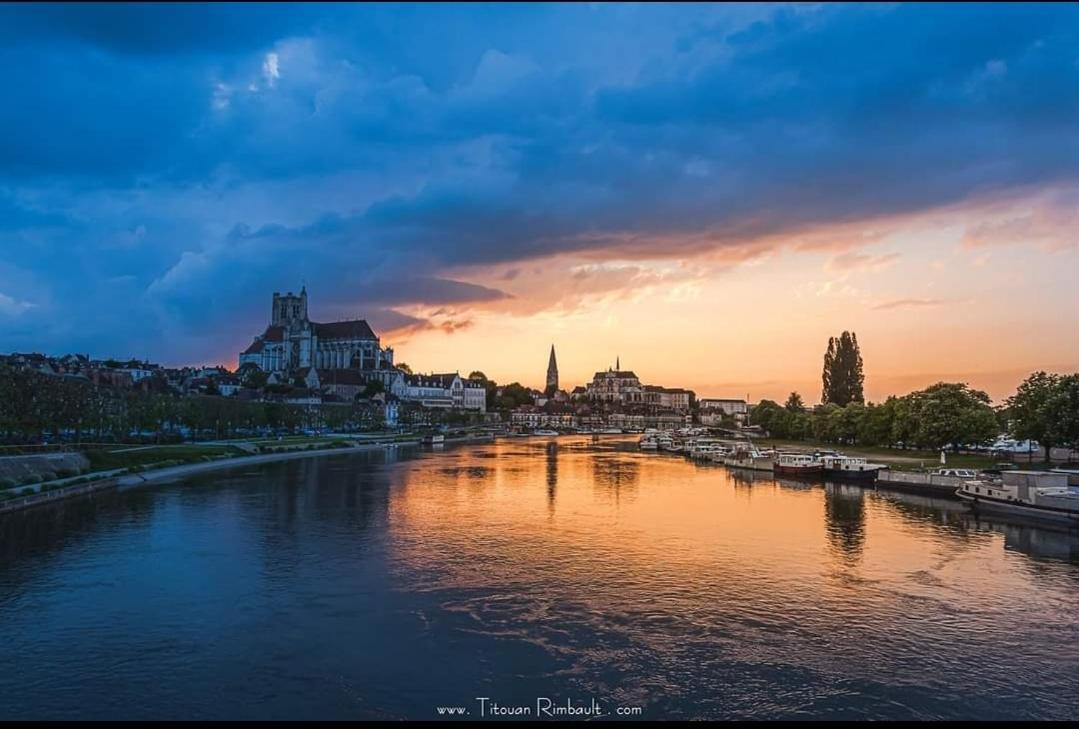 La Maison Des Artistes Villa Auxerre Esterno foto